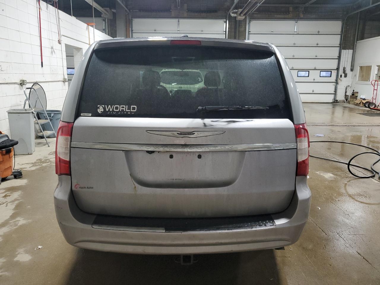 2015 Chrysler Town & Country - Image 6