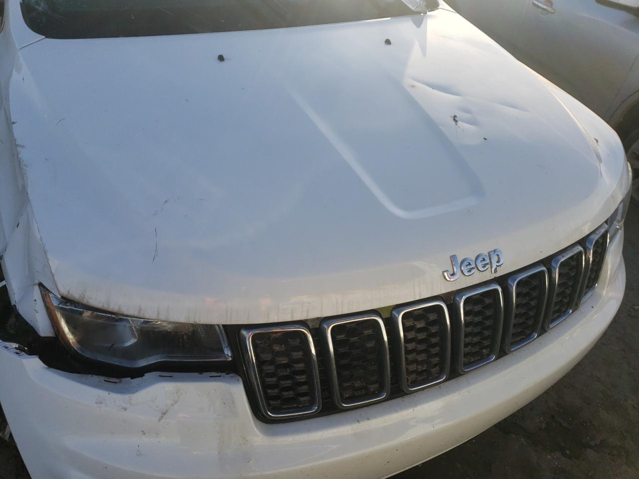 2018 Jeep Grand Cherokee - Image 12