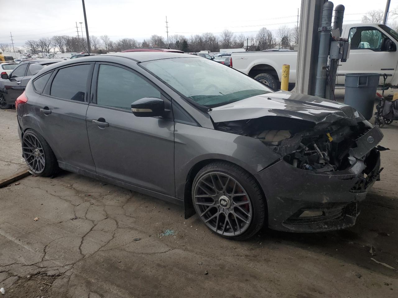 VIN 1FADP3L94FL344520 2015 FORD FOCUS no.4