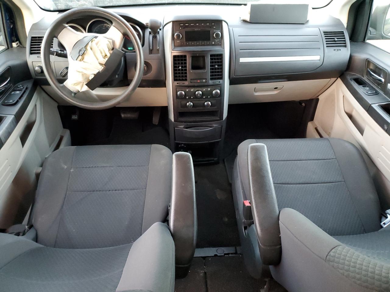 2010 Dodge Caravan - Image 8