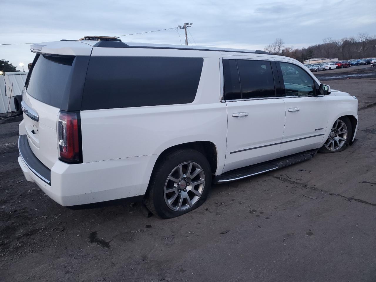 VIN 1GKS2HKJ1LR299560 2020 GMC YUKON no.3