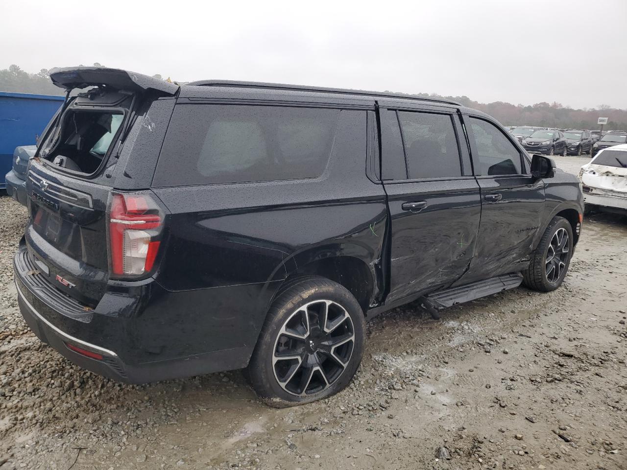 2021 Chevrolet Suburban - Image 3