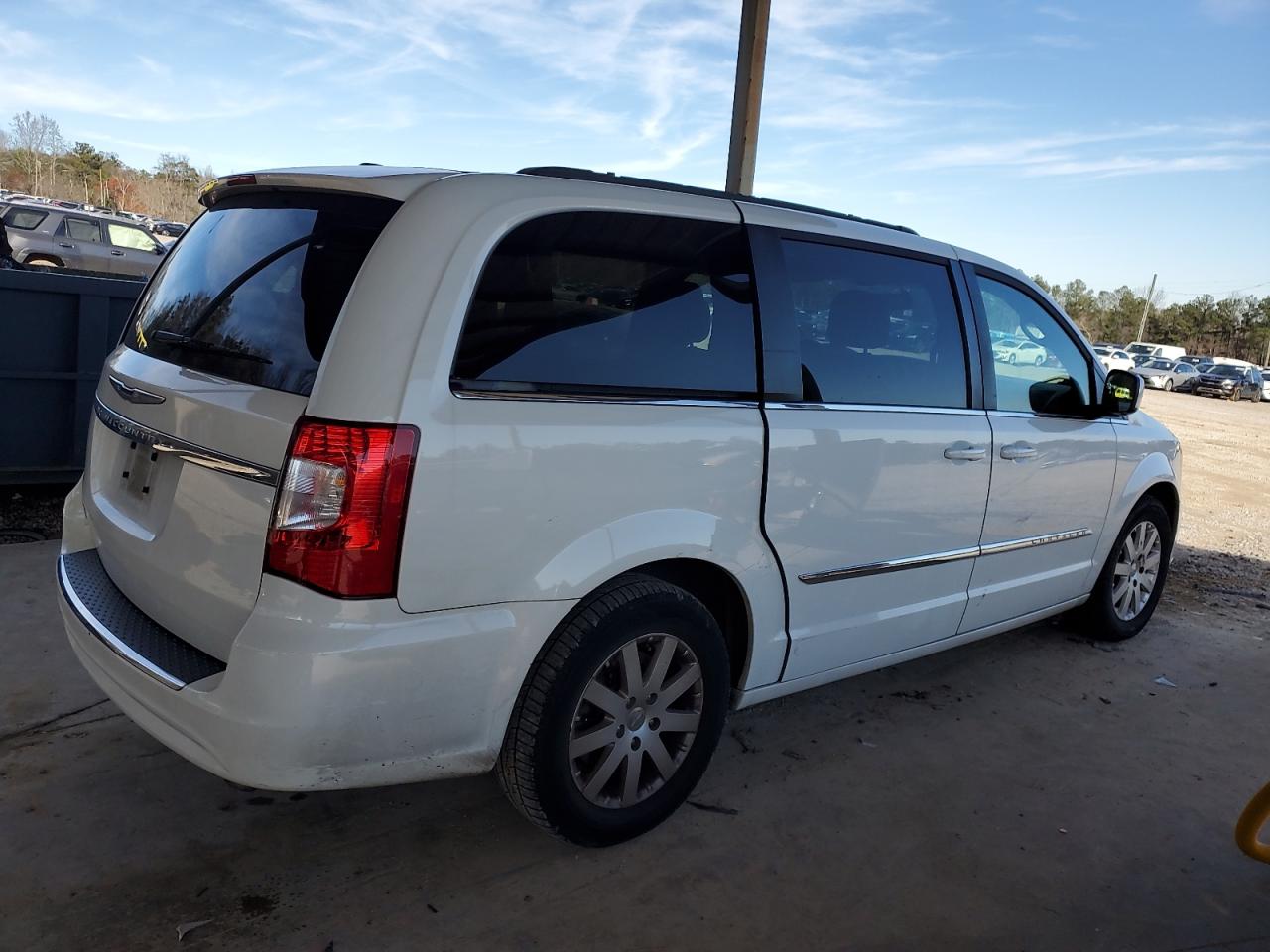 2016 Chrysler Town & Country - Image 3