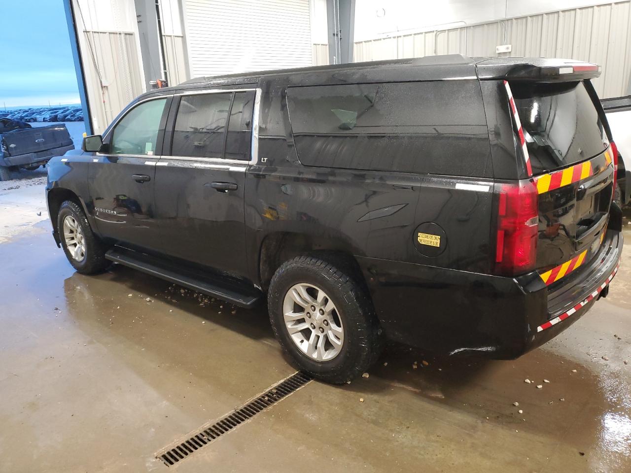 VIN 1GNSKHKC3KR365609 2019 CHEVROLET SUBURBAN no.2