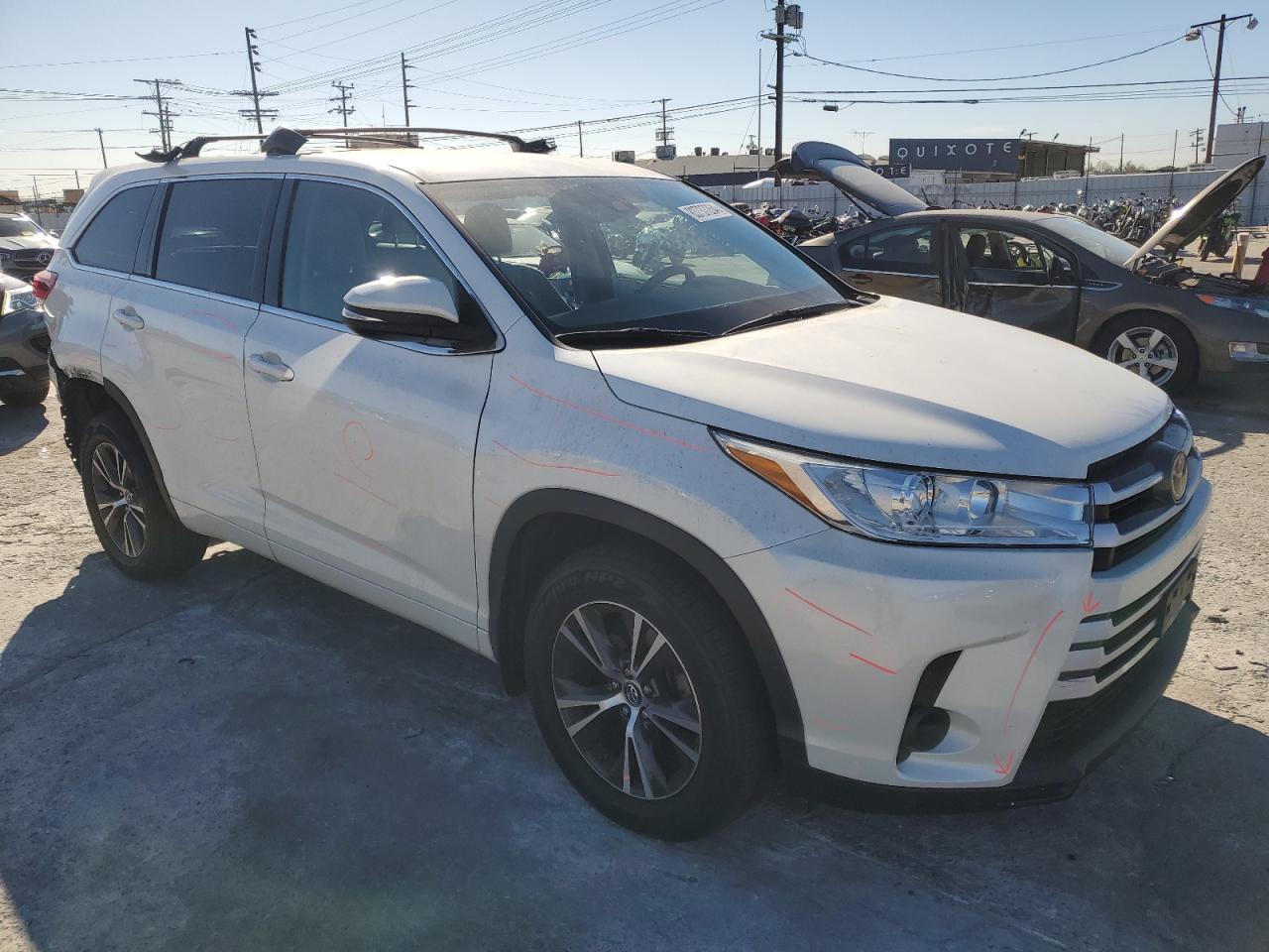 VIN 5TDZARFH9JS038914 2018 TOYOTA HIGHLANDER no.4