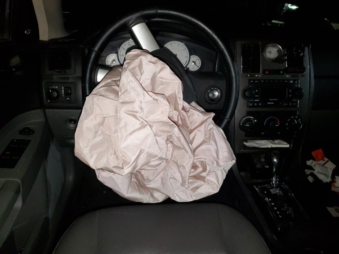 2005 Chrysler 300 Touring VIN: 601068 Lot: 86437094