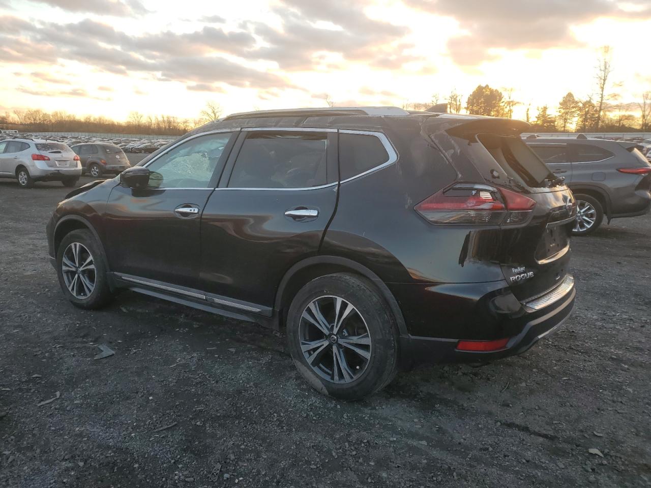 2018 Nissan Rogue - Image 2