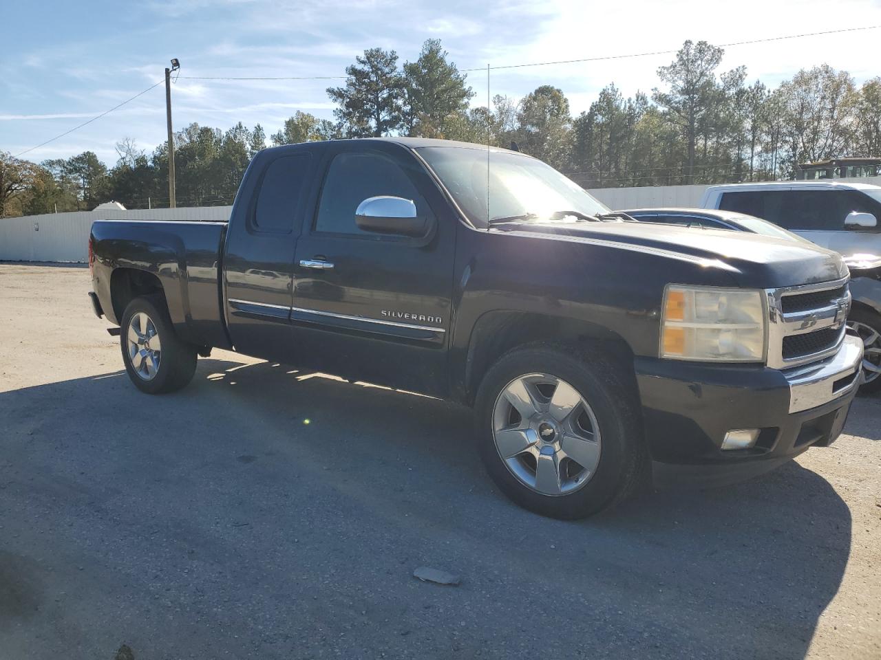 2011 Chevrolet Silverado - Image 4