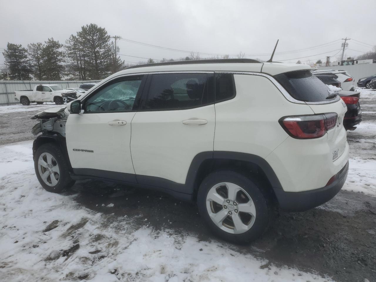 VIN 3C4NJDBB3JT479432 2018 JEEP COMPASS no.2