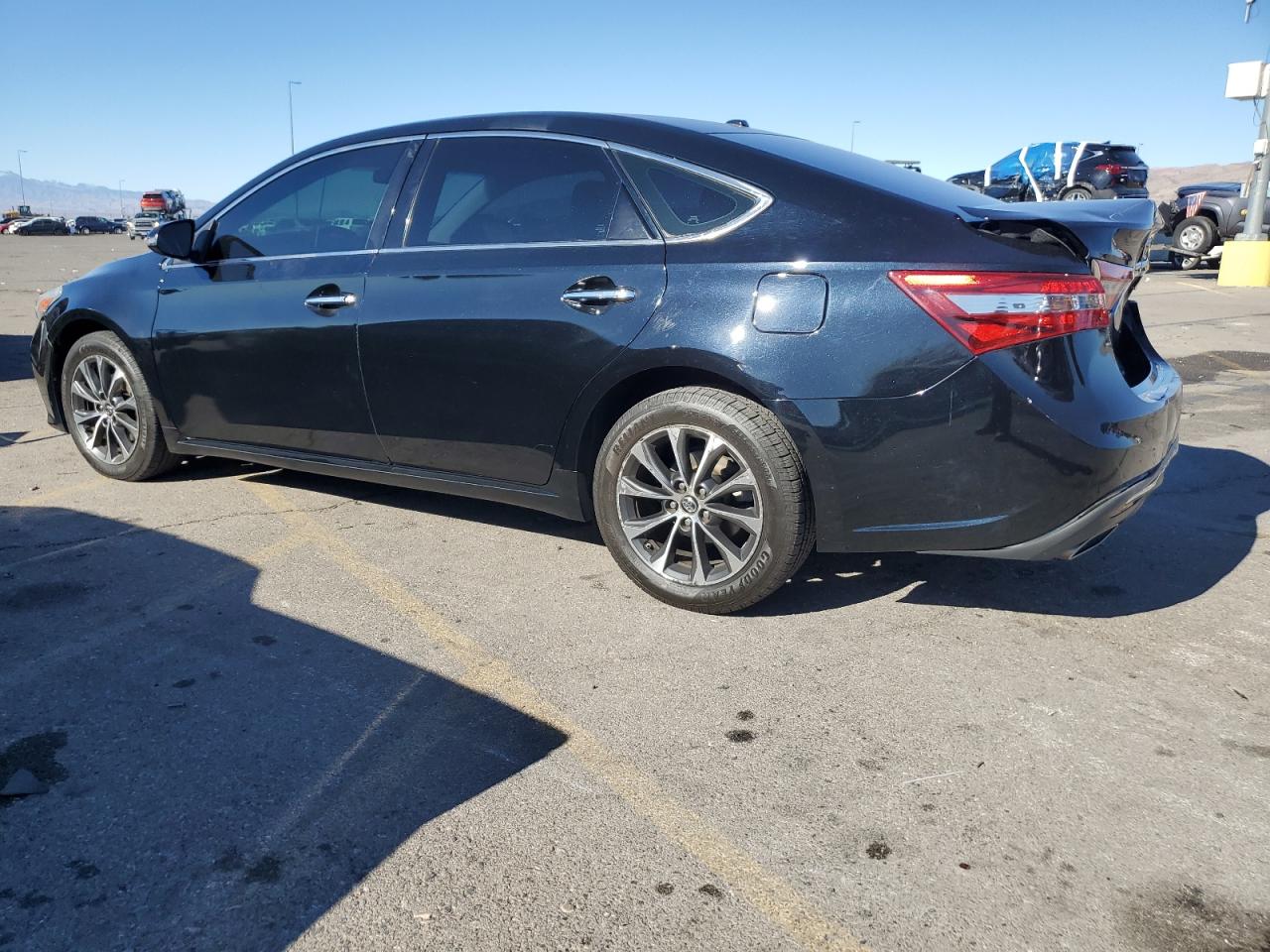 2016 Toyota Avalon - Image 2