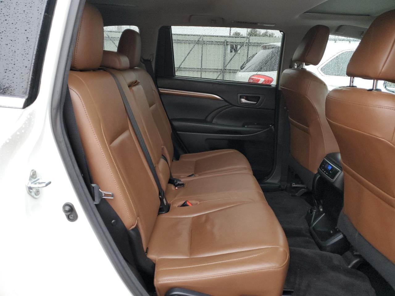 2018 Toyota Highlander - Image 11