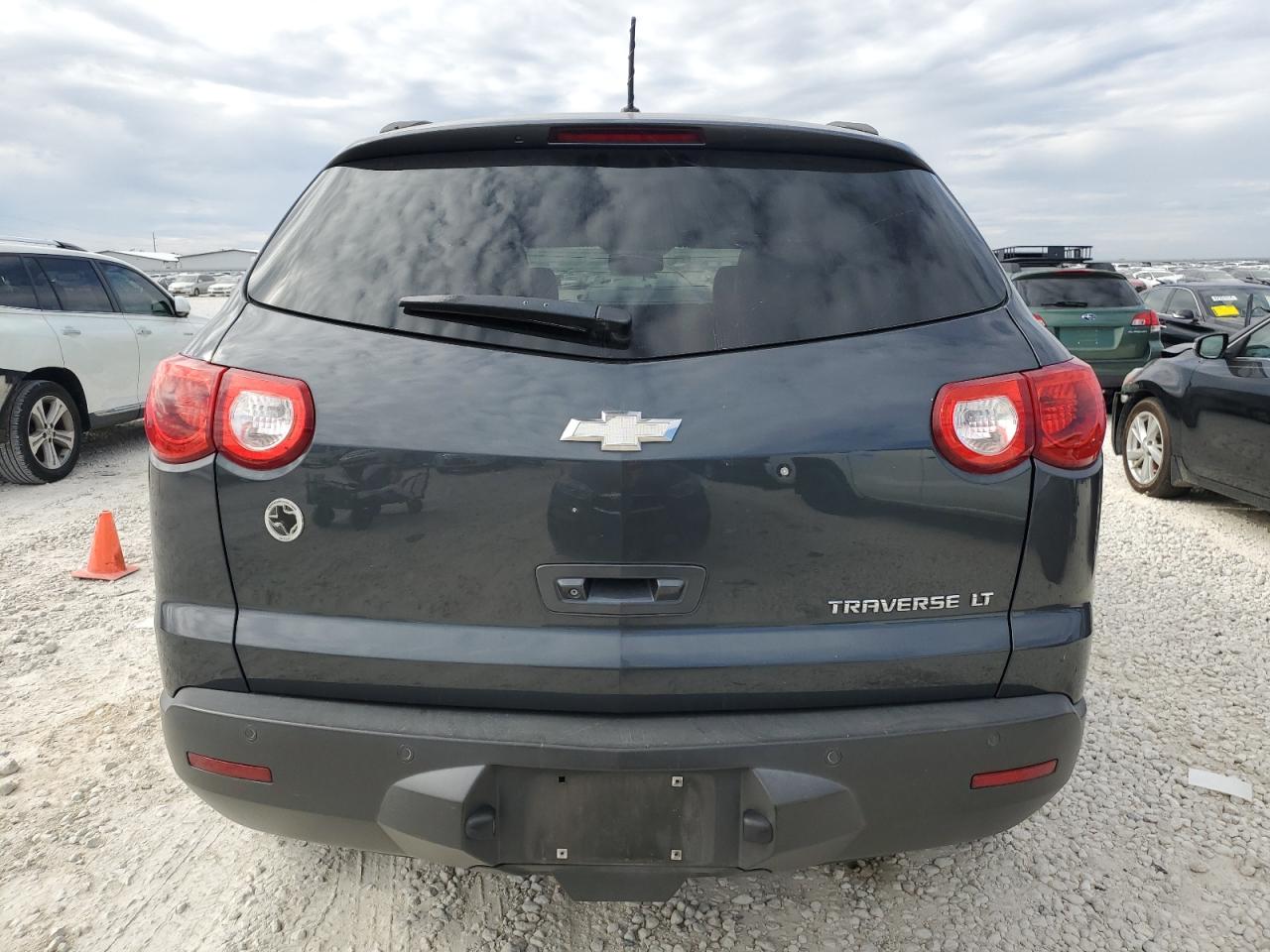 2011 Chevrolet Traverse - Image 6