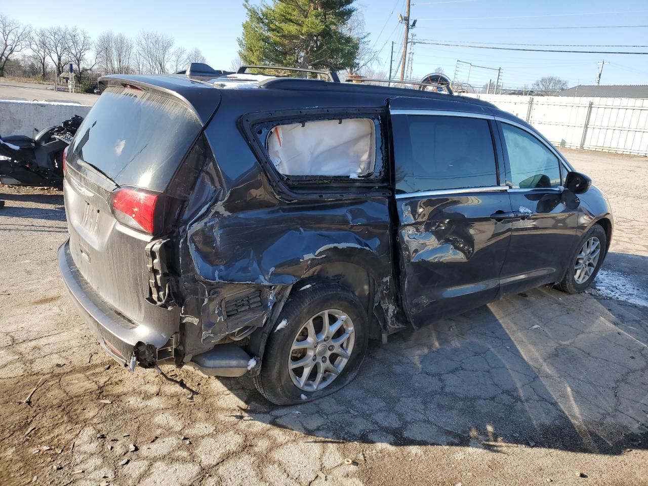 2020 Chrysler Voyager - Image 3