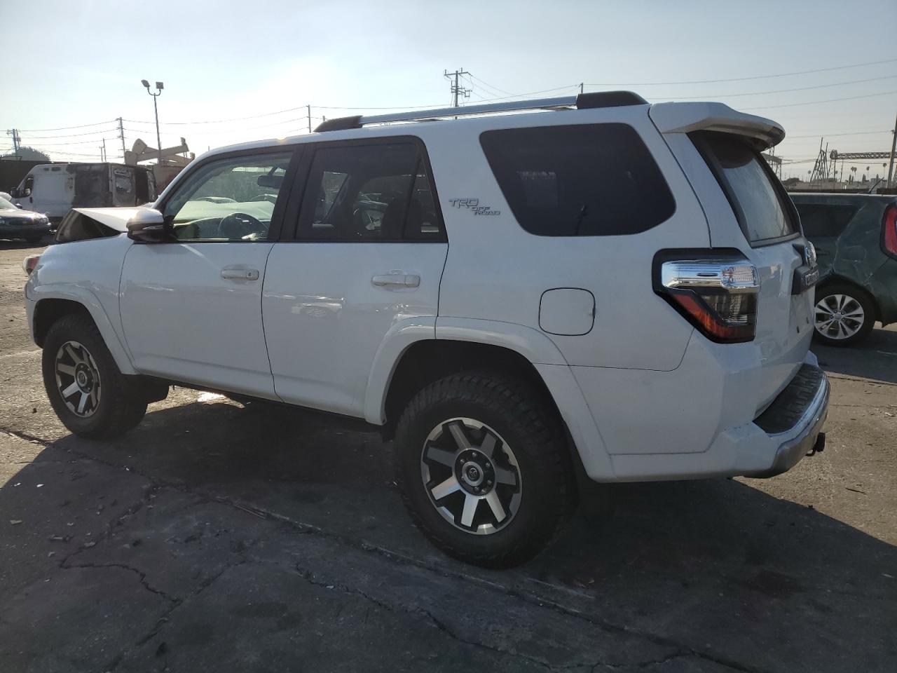 VIN JTEBU5JR7J5610257 2018 TOYOTA 4RUNNER no.2