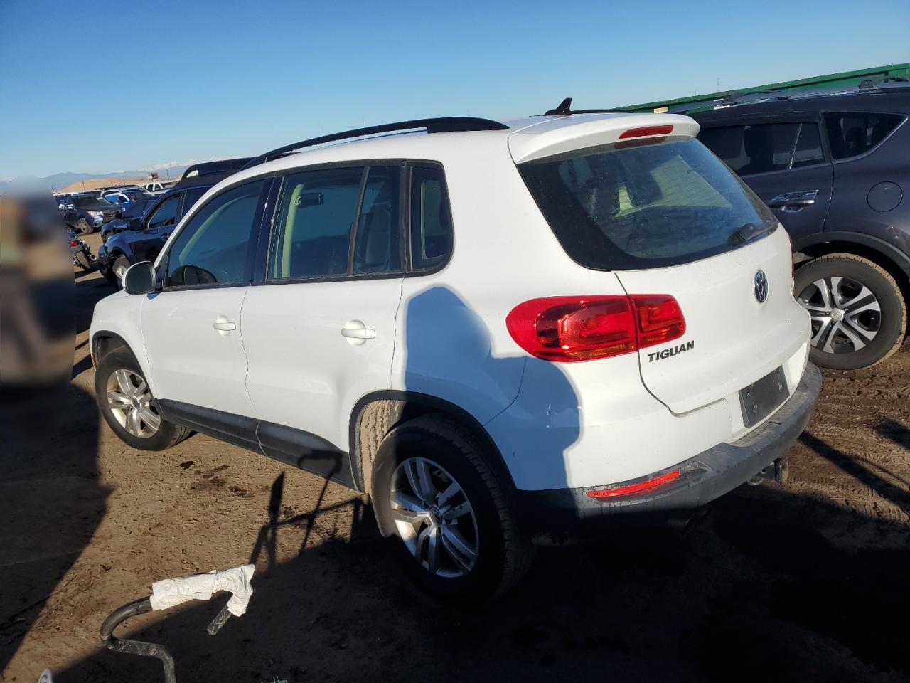 2017 Volkswagen Tiguan - Image 2