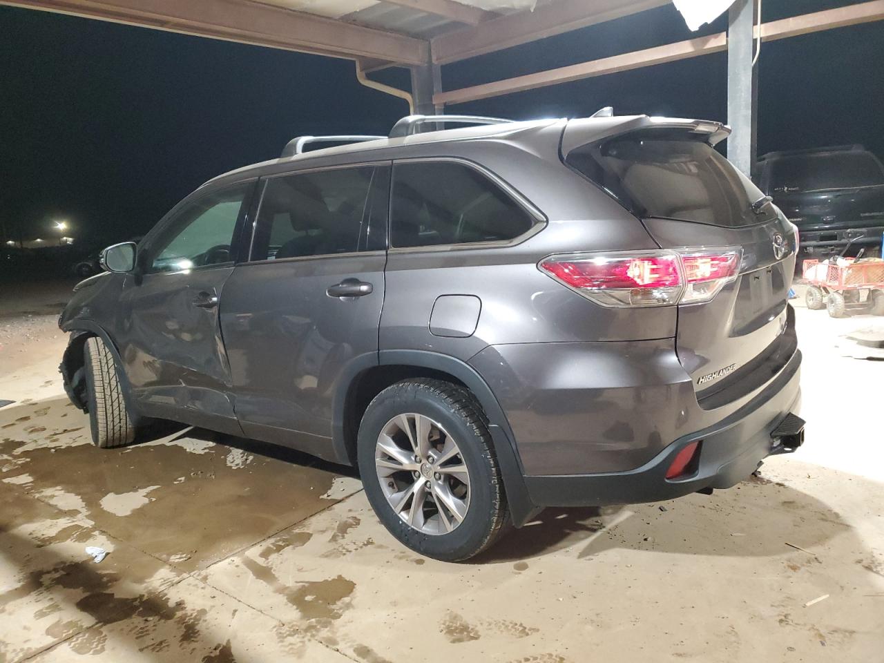 2015 Toyota Highlander - Image 2
