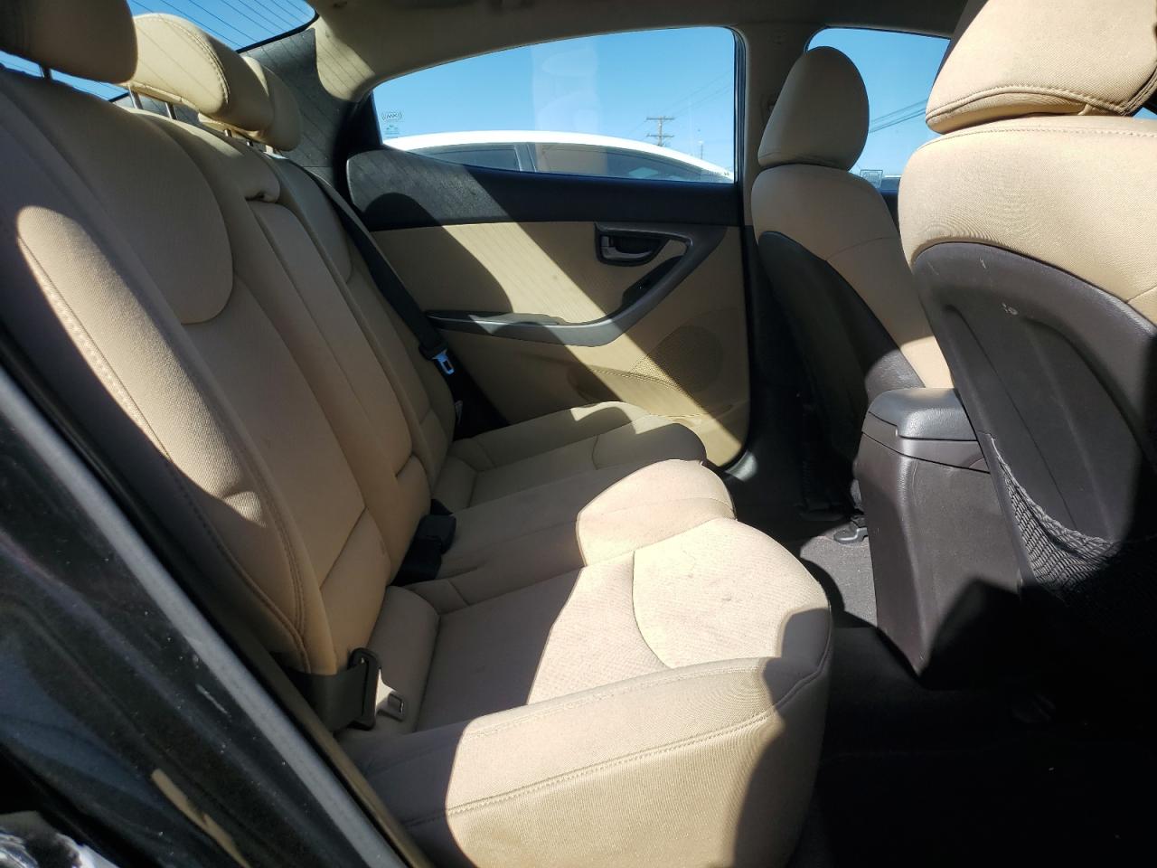 2011 Hyundai Elantra - Image 10