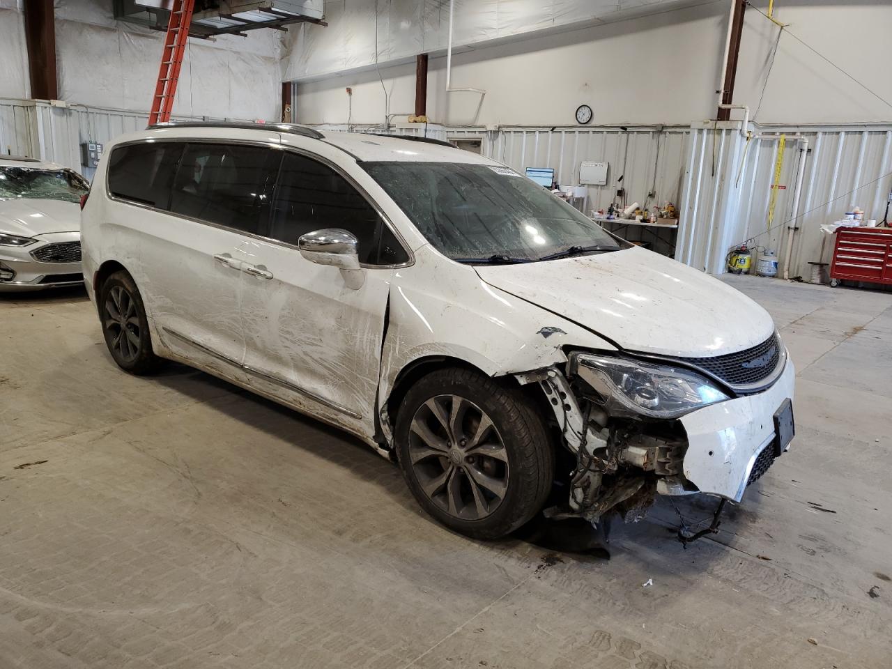 2017 Chrysler Pacifica - Image 4