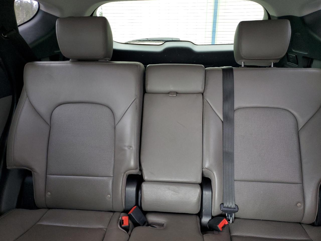 2018 Hyundai Santa Fe - Image 10