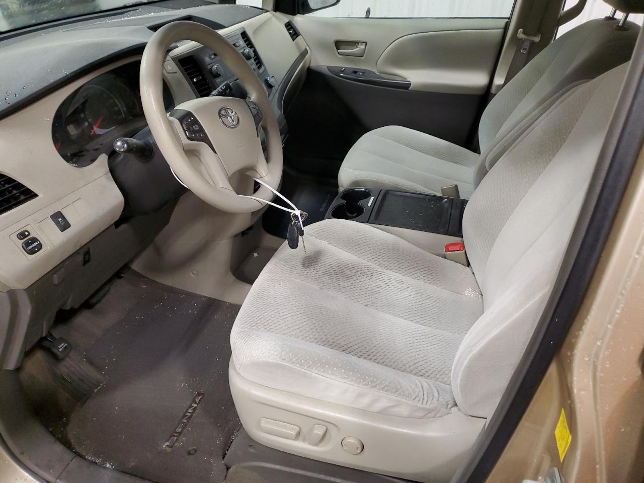 2011 Toyota Sienna - Image 7