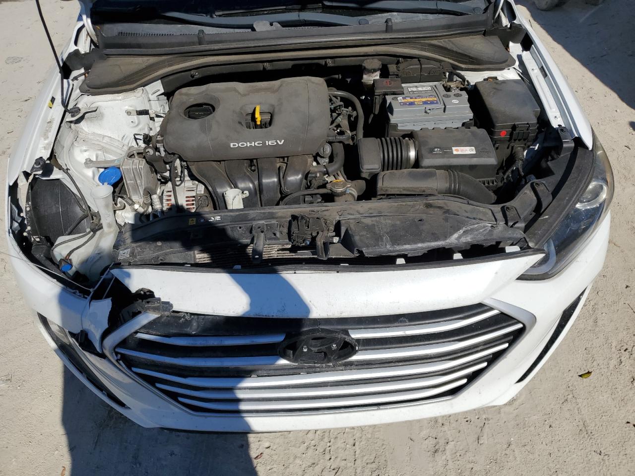 2018 Hyundai Elantra - Image 11