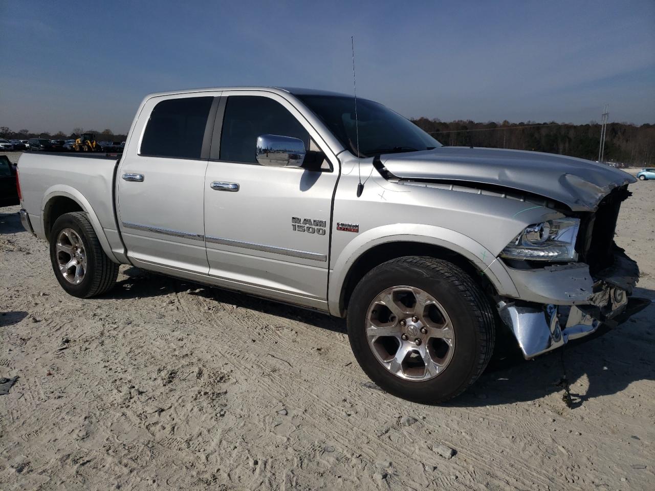 2016 RAM 1500 - Image 4