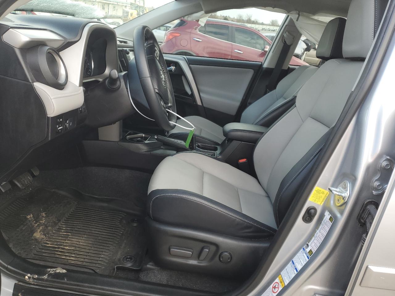 2018 Toyota RAV 4 - Image 7