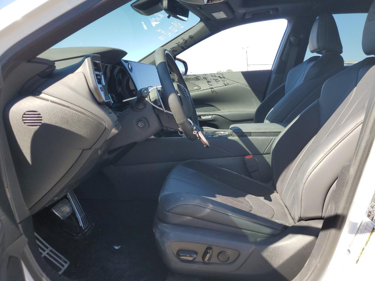 2024 Lexus RX - Image 7