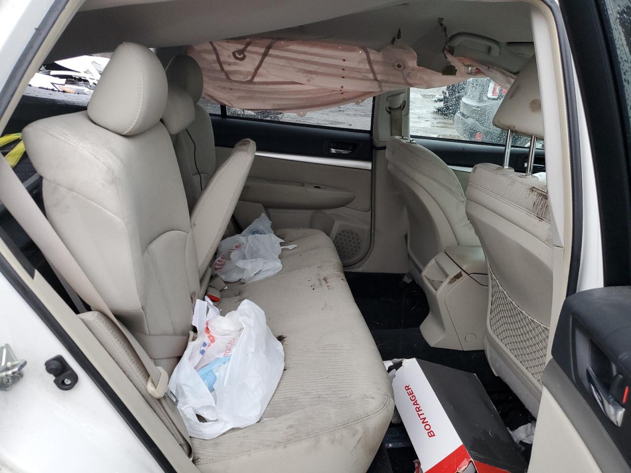 2010 Subaru Outback - Image 10