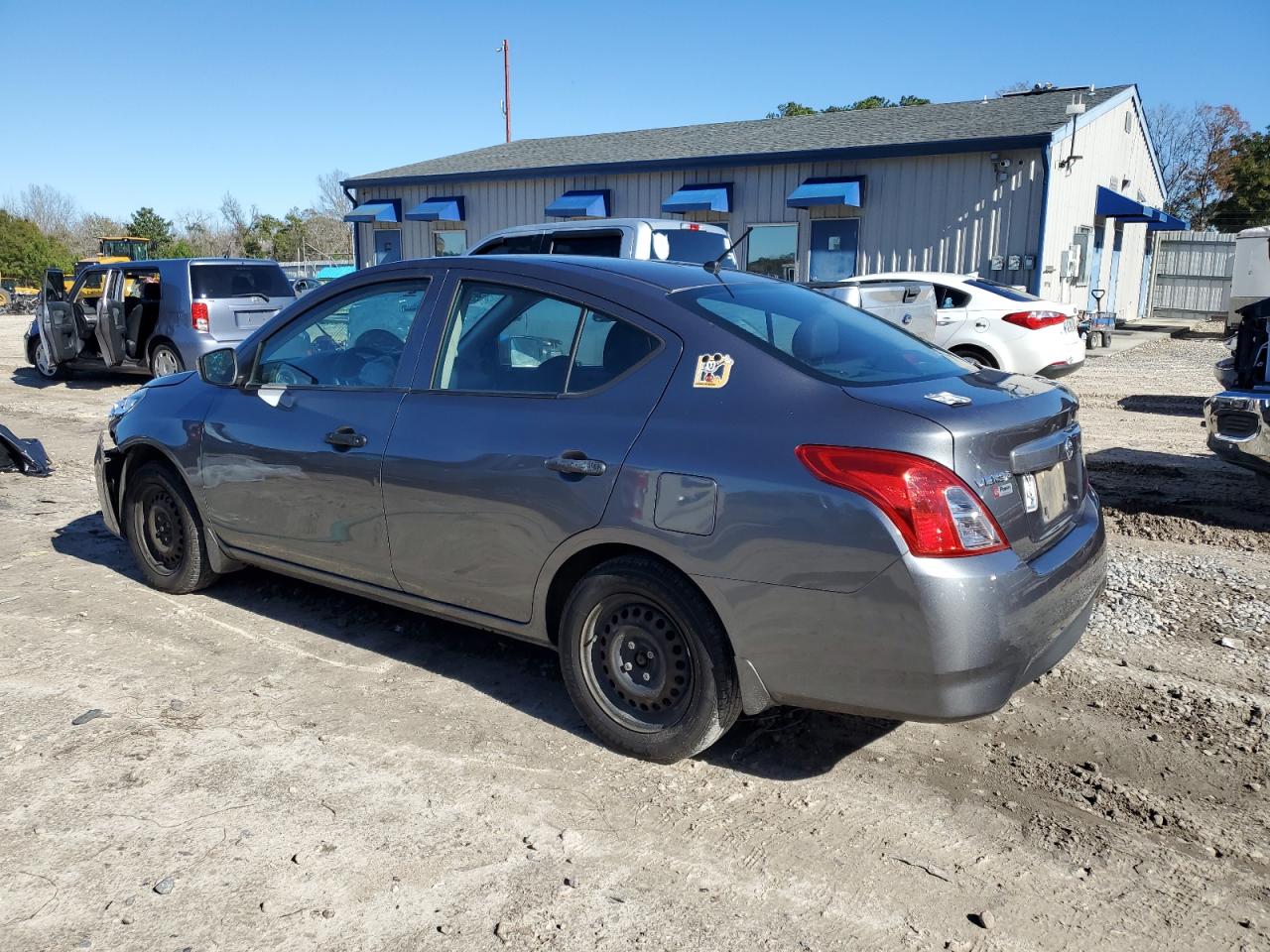 VIN 3N1CN7APXJL826557 2018 NISSAN VERSA no.2