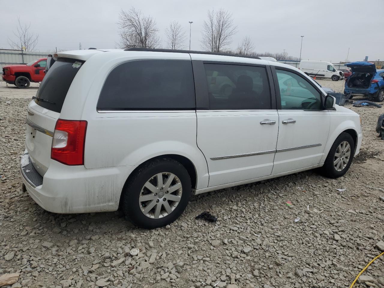 2015 Chrysler Town & Country - Image 3