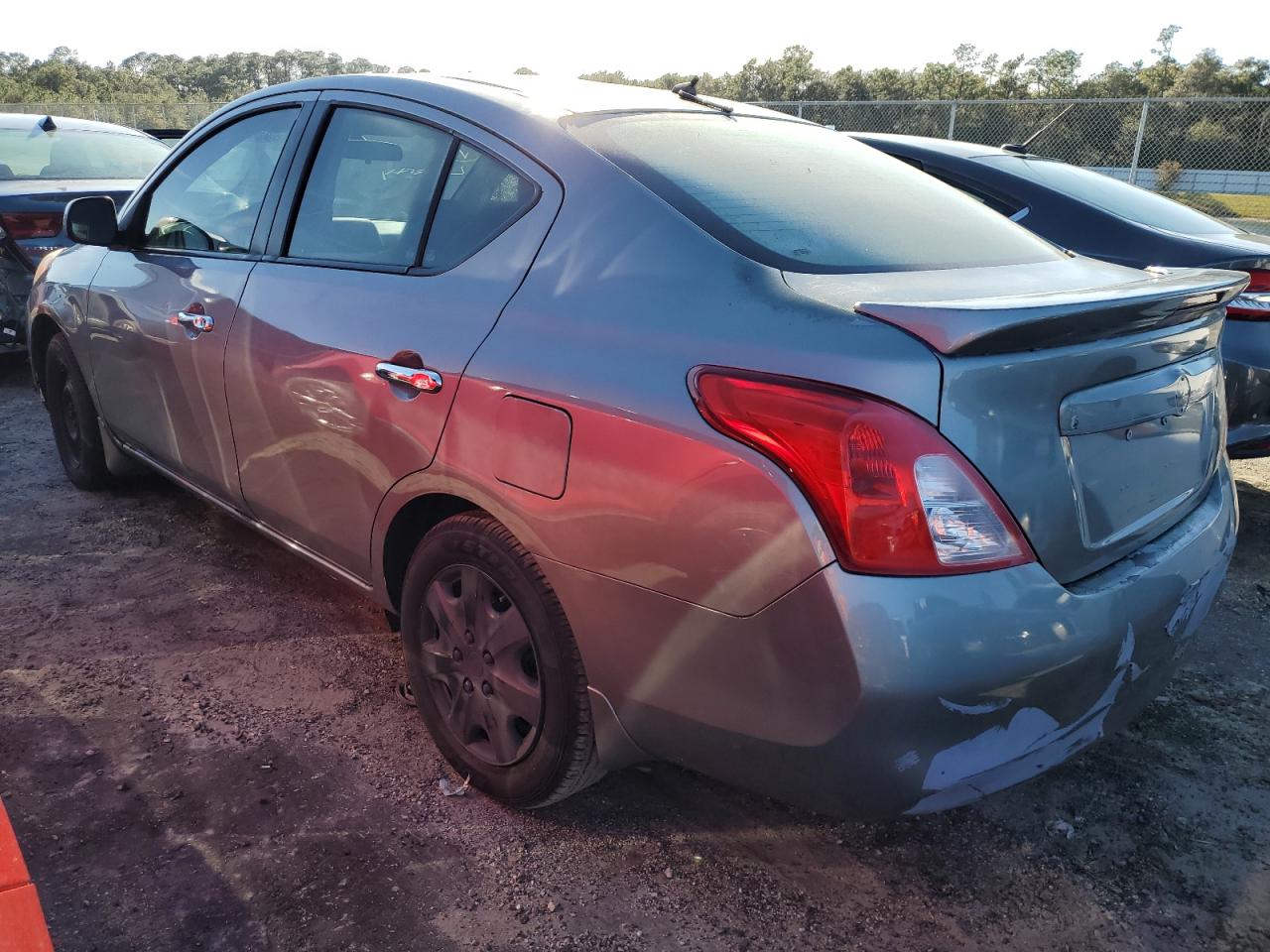 2013 Nissan Versa - Image 2