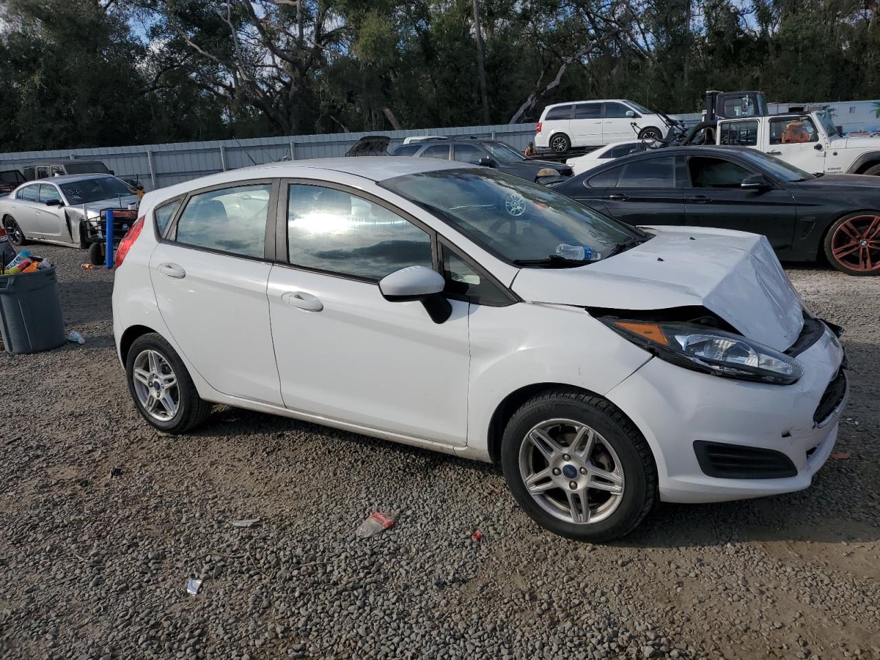 VIN 3FADP4EJXKM107987 2019 FORD FIESTA no.4