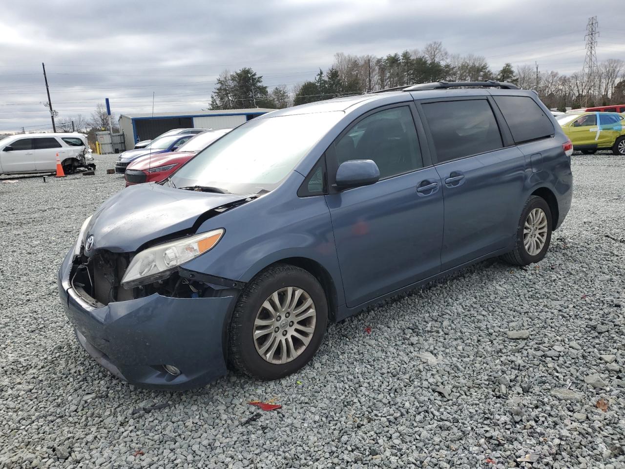 2014 Toyota Sienna Xle იყიდება Mebane-ში, NC - Front End