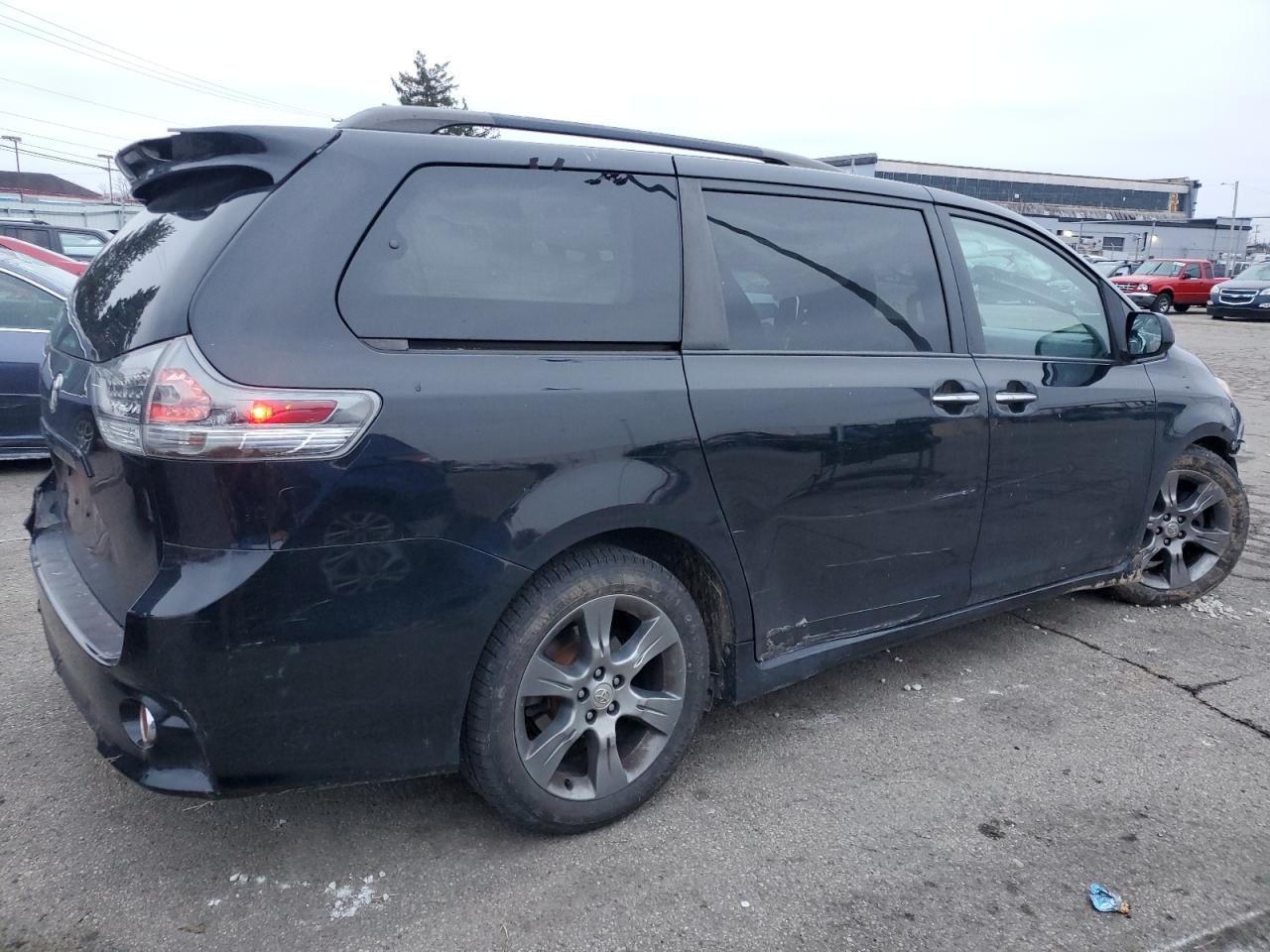 VIN 5TDXK3DC0FS653464 2015 TOYOTA SIENNA no.3