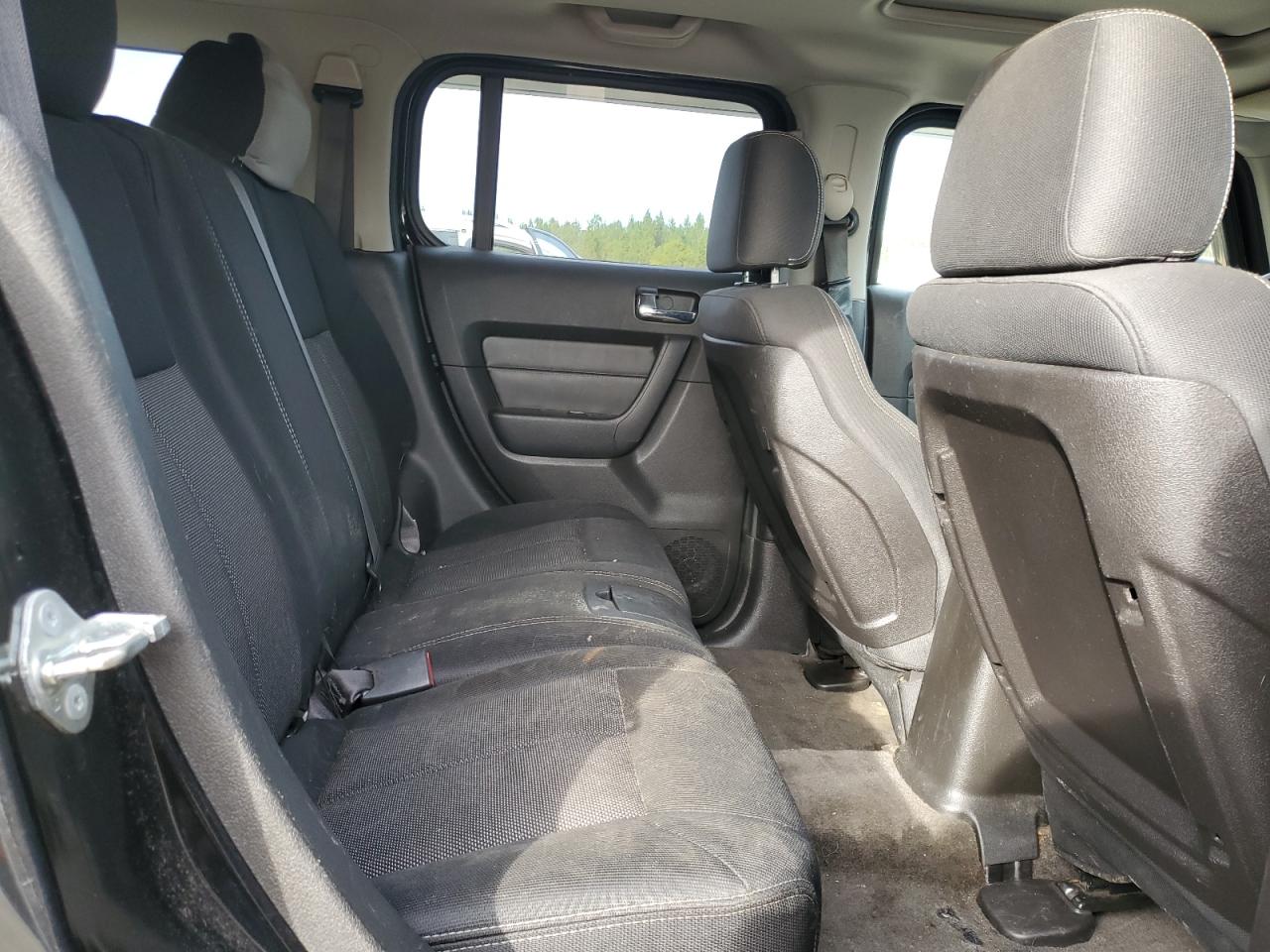 2007 Hummer H3 - Image 10