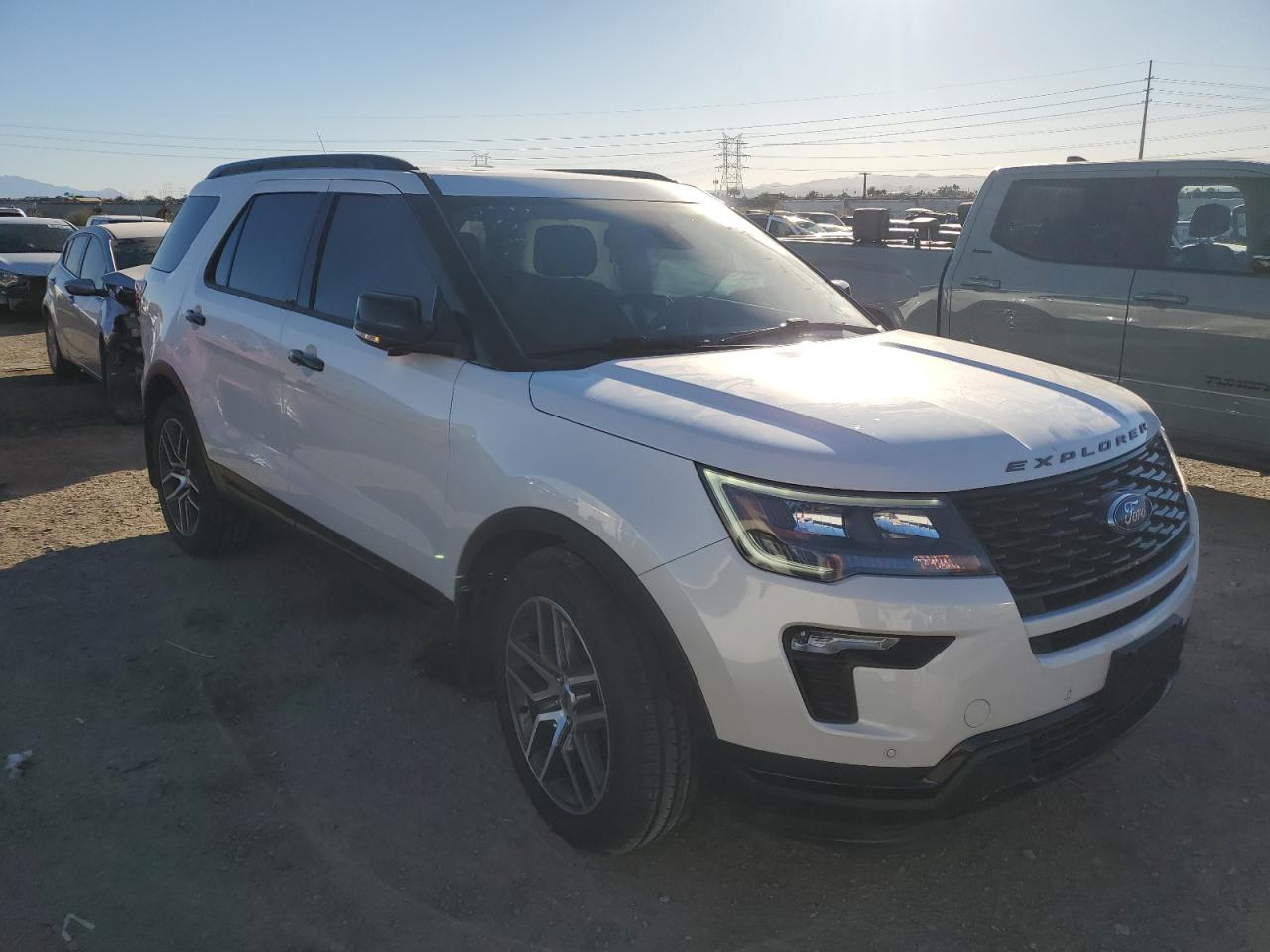 VIN 1FM5K8GT2JGC28570 2018 FORD EXPLORER no.4