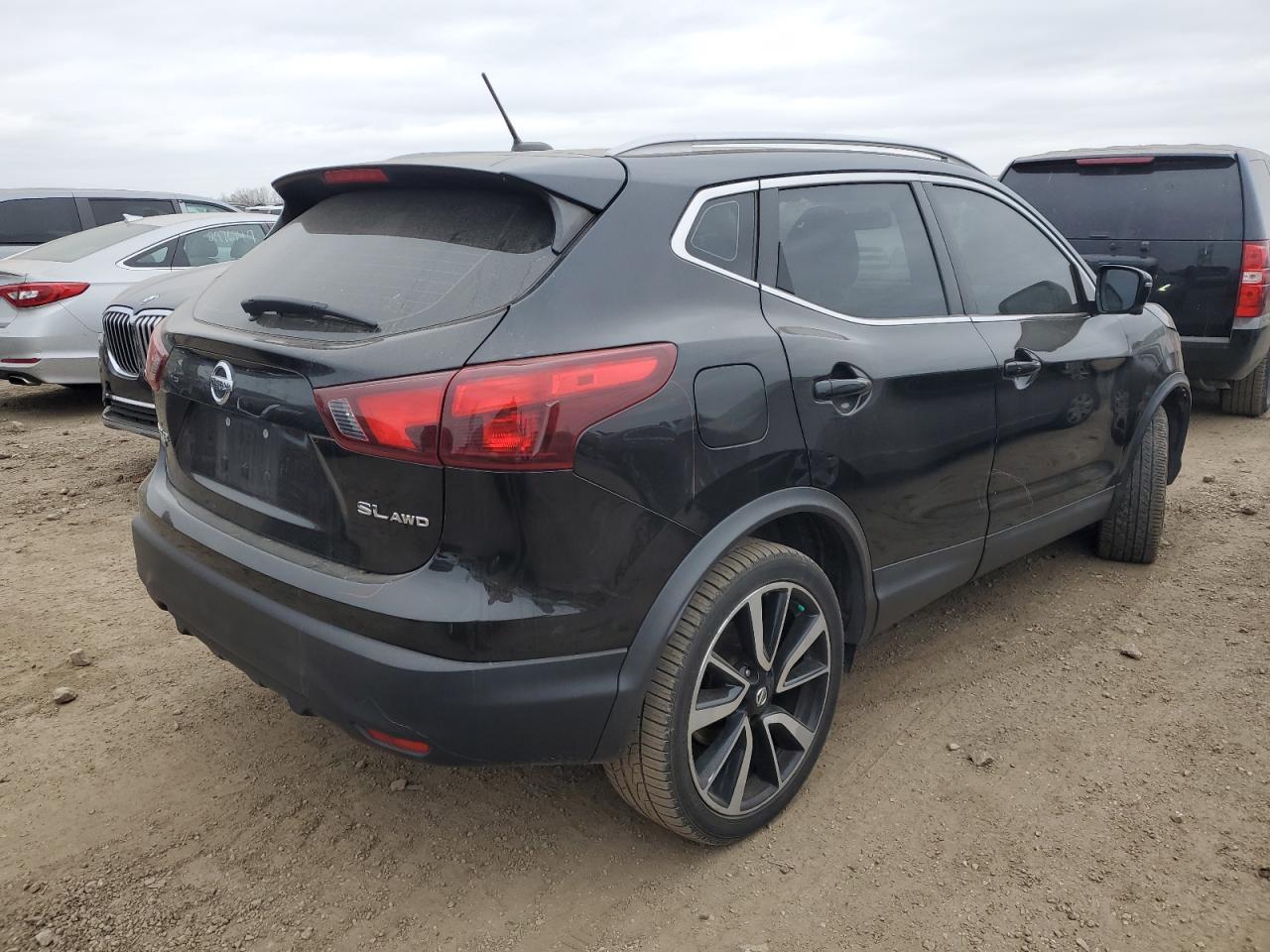 2017 Nissan Rogue - Image 3