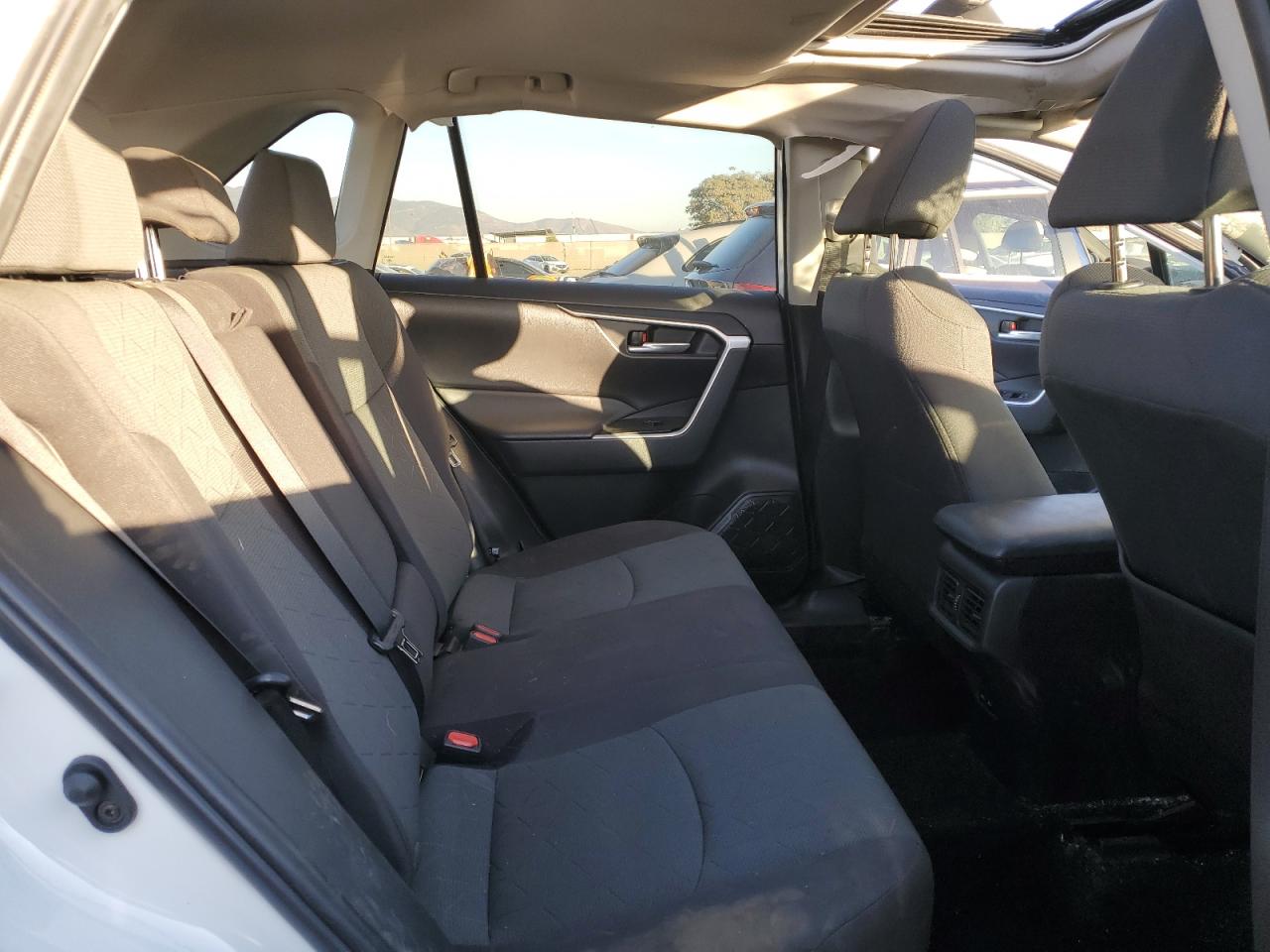 2023 Toyota RAV 4 - Image 11