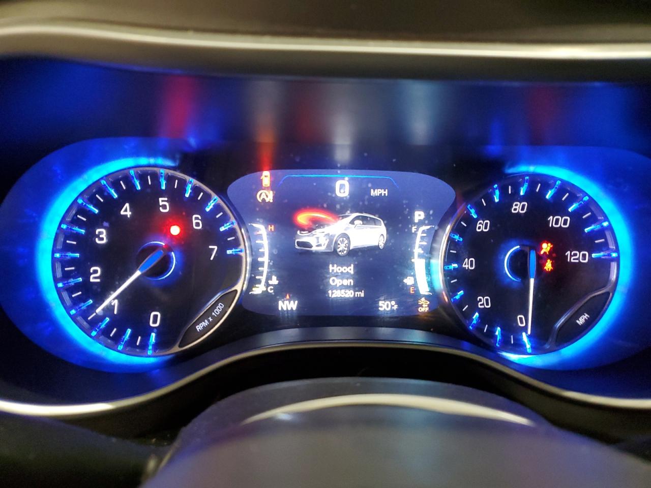 2017 Chrysler Pacifica - Image 9