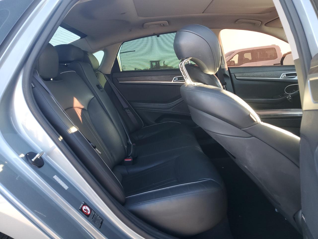 2015 Hyundai Genesis 5.0L VIN: KMHGN4JFXFU073710 Lot: 84260694