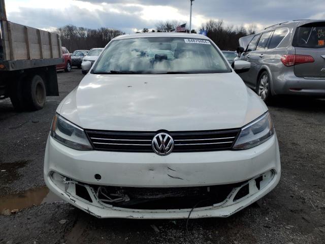 Sedans VOLKSWAGEN JETTA 2013 White