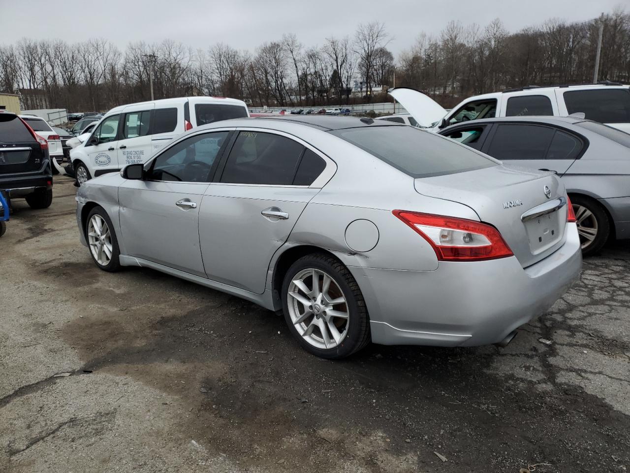 2010 Nissan Maxima - Image 2