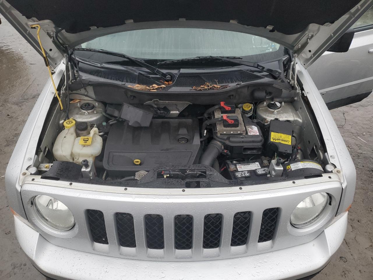 2011 Jeep Liberty (Patriot) - Image 12