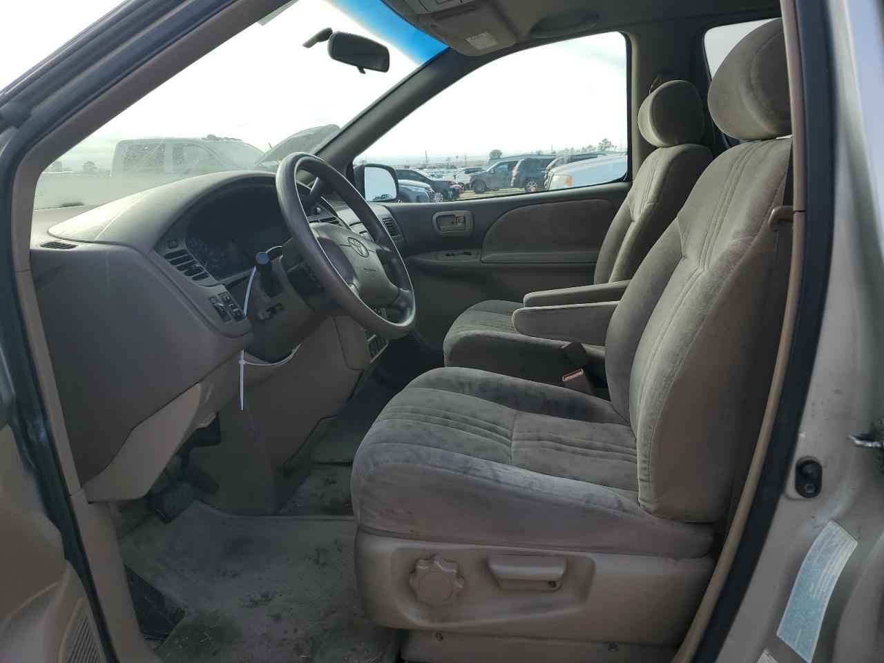 2001 Toyota Sienna - Image 7