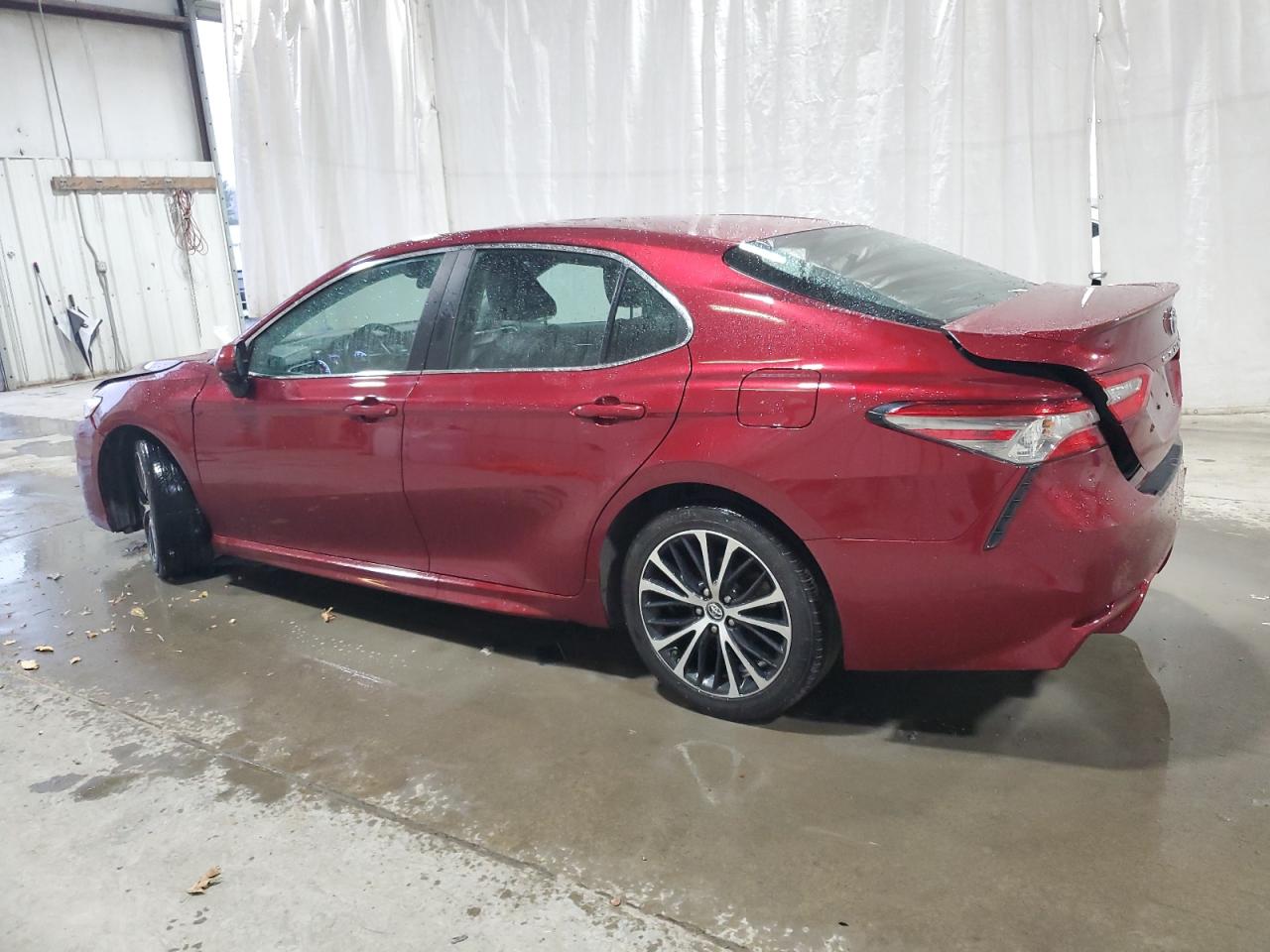 VIN 4T1B11HK4JU530057 2018 TOYOTA CAMRY no.2