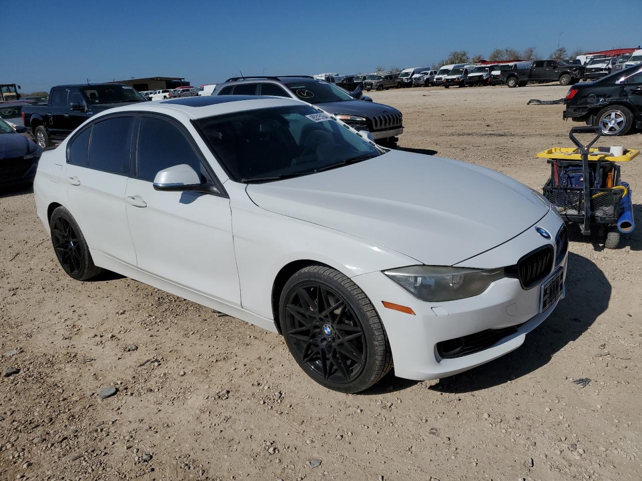 VIN WBA3B1C58FK135998 2015 BMW 3 SERIES no.4