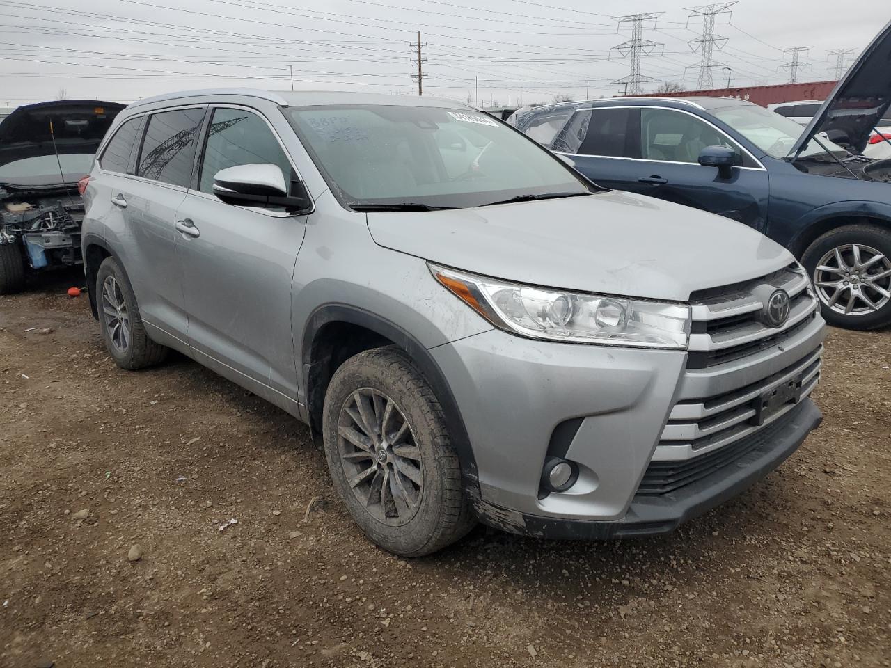 2017 Toyota Highlander - Image 4