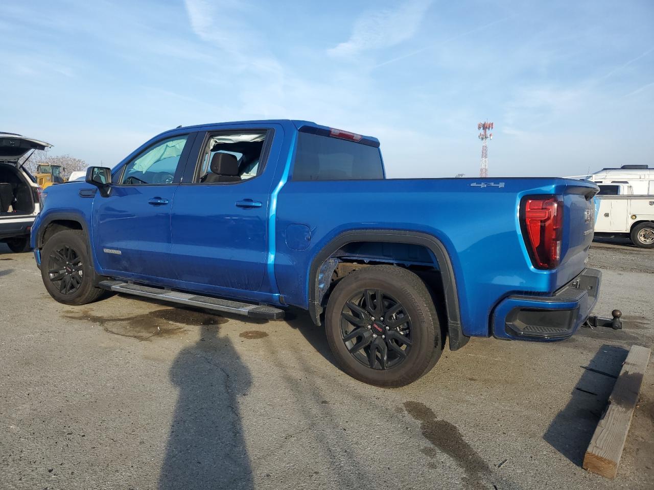 2024 GMC Sierra - Image 2