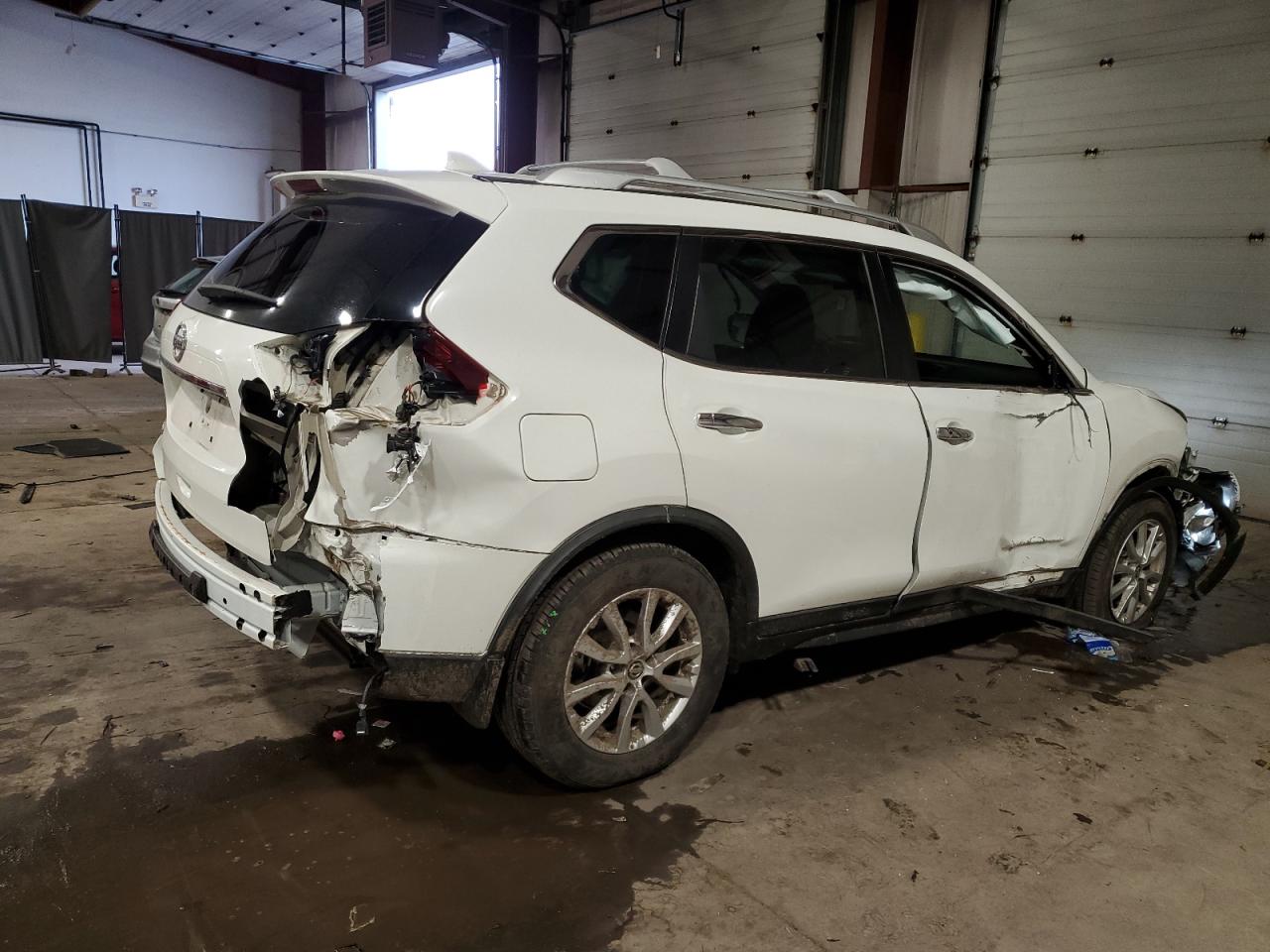 VIN KNMAT2MV8HP527056 2017 NISSAN ROGUE no.3